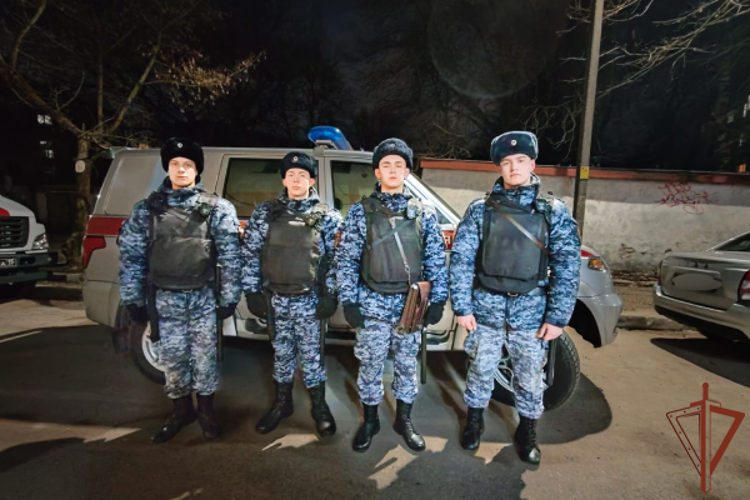 В Калининграде росгвардейцы задержали зачинщика драки на остановке общественного транспорта (видео)