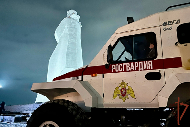 Росгвардейцы присоединились к стартовавшей в Мурманске арктической экспедиции МЧС России (видео)
