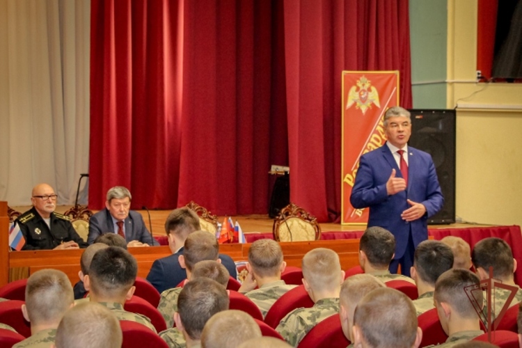 «Ветеранский десант» посетил Военную академию Росгвардии