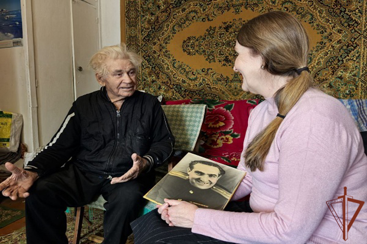 Участника Великой Отечественной войны с 98-летием  поздравили  росгвардейцы в Хабаровске 