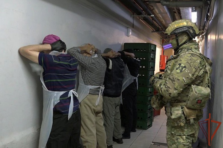 В Хабаровске при содействии ОМОН Росгвардии прошел рейд по выявлению фактов нарушения миграционного законодательства