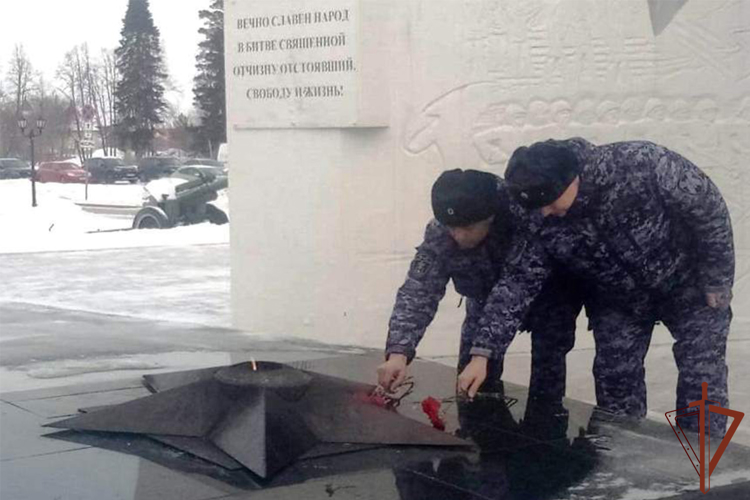 Росгвардейцы на Урале приняли участие в памятных мероприятиях ко Дню снятия блокады Ленинграда (видео)