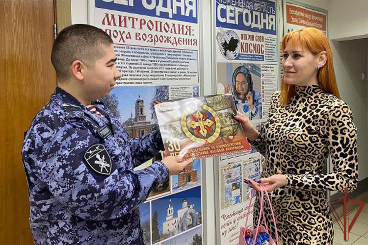 В Уральском округе Росгвардии с профессиональным праздником поздравили журналистов региональных СМИ