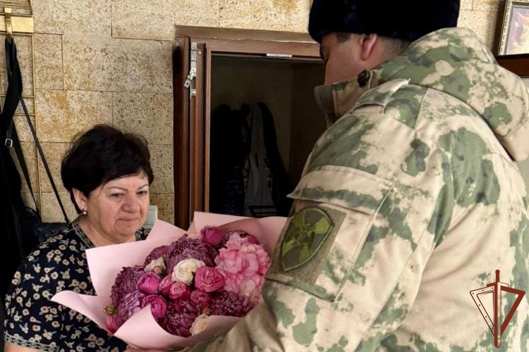 С Новым годом поздравили росгвардейцы семьи погибших боевых товарищей