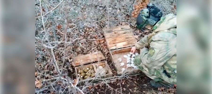 Замаскированный схрон с боеприпасами обнаружили военнослужащие Росгвардии совместно с сотрудниками ФСБ в ЛНР (видео)