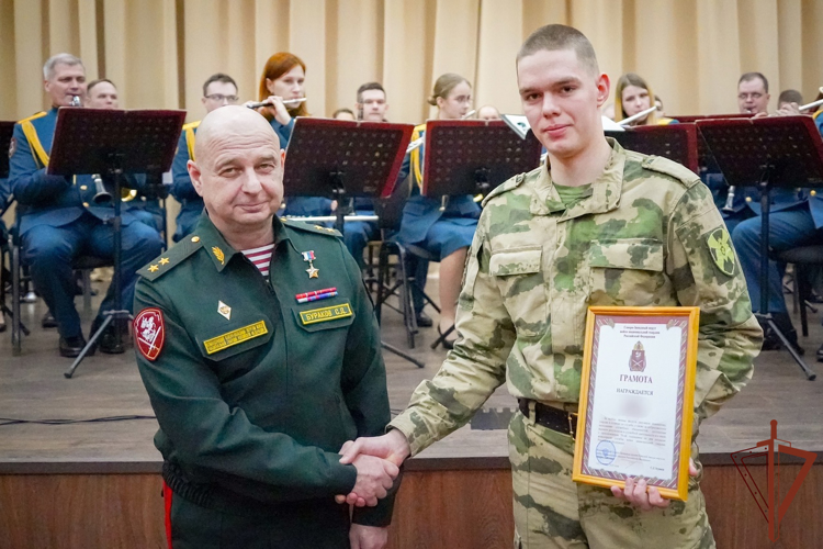 Командующий Северо-Западным округом Росгвардии поздравил военнослужащих подразделений, отмечающих годовщины формирования