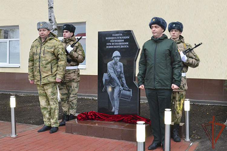 Памятник погибшим при исполнении воинского долга военнослужащим Росгвардии открыт в Пятигорске
