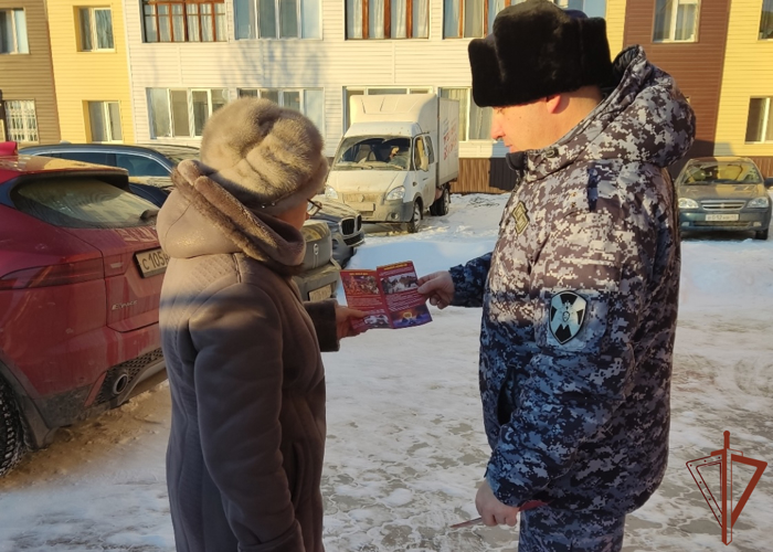 Росгвардейцы рассказали жителям Урала, как безопасно встретить и провести новогодние праздники