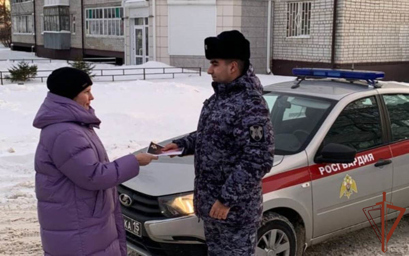 Росгвардейцы рассказали жителям Урала, как безопасно встретить и провести новогодние праздники