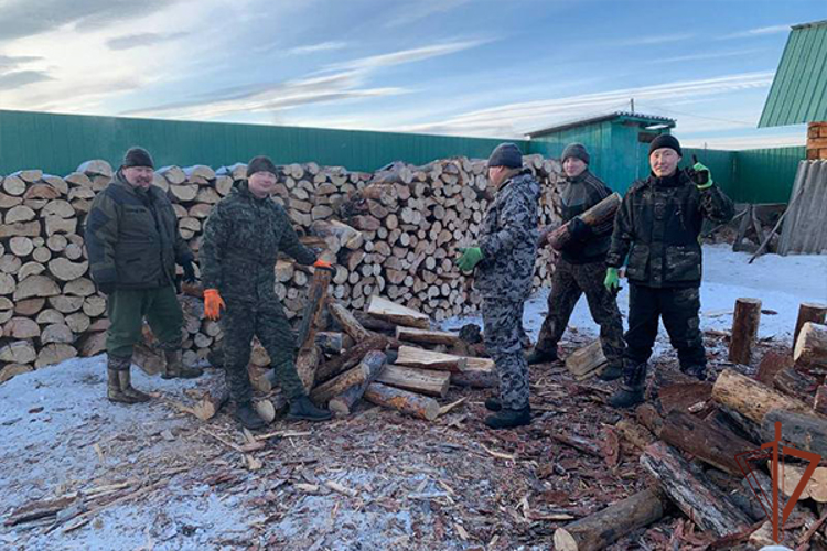В Бурятии росгвардейцы оказали помощь дацану