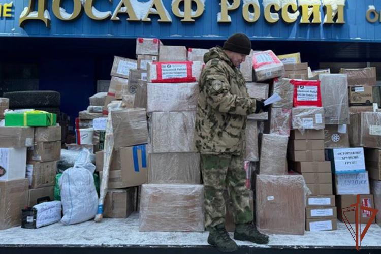 В Томске росгвардейцы оказали помощь в погрузке Рождественской гуманитарной помощи для Донбасса