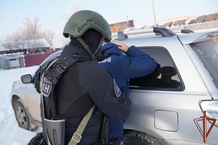 При содействии ОМОН Росгвардии в Новосибирской области задержаны подозреваемые в особо тяжком преступлении