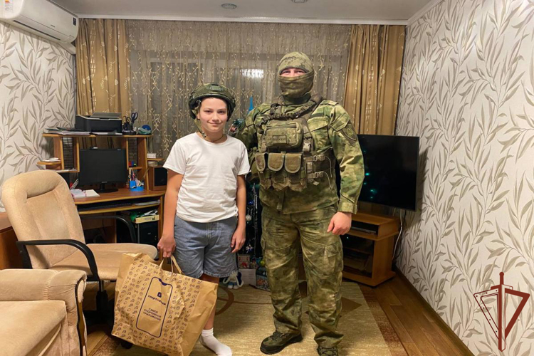 Военнослужащие отдельной бригады особого назначения Росгвардии исполнили новогоднее желание мальчика из Белгородской области