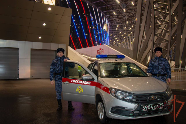 Военнослужащие и сотрудники Росгвардии обеспечили безопасность матча КХЛ в Санкт-Петербурге 
