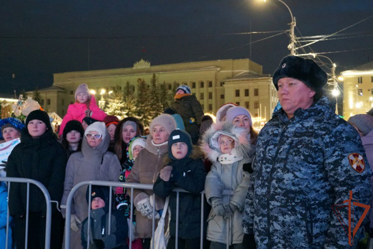 Росгвардейцы обеспечили общественный порядок во время закрытия проекта «Киров — новогодняя столица России 2025»