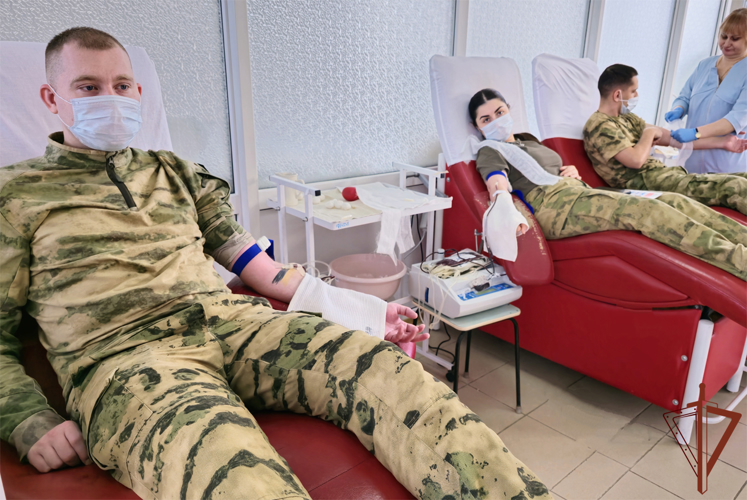 Банк донорской крови пополнили росгвардейцы в ЛНР