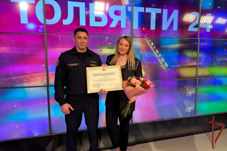Представители Росгвардии поздравили сотрудников телекомпании «Тольятти 24» с профессиональным праздником