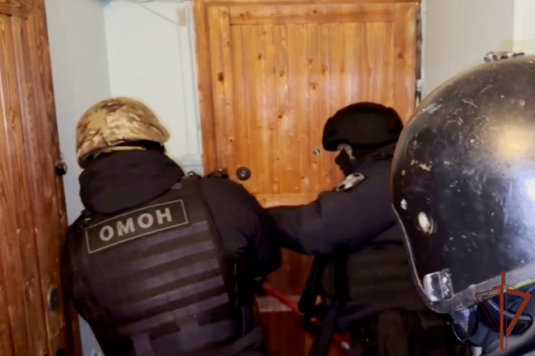 В Санкт-Петербурге при содействии спецназа Росгвардии пресечена деятельность нелегального игорного заведения (видео)