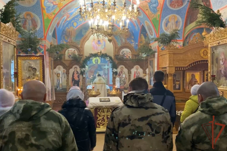 Росгвардейцы, выполняющие служебно-боевые задачи в Запорожской области, приняли участие в рождественских богослужениях 