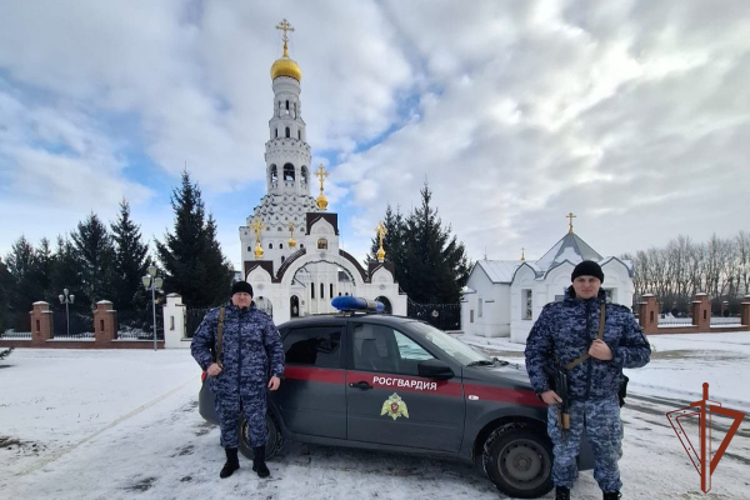 Военнослужащие и сотрудники Росгвардии обеспечили безопасность в период празднования Рождества Христова в субъектах Центральной России