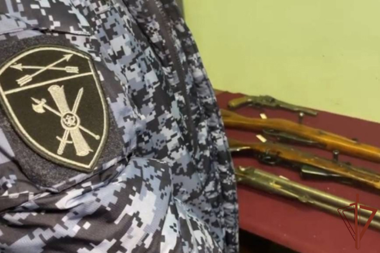 Росгвардия пополнила фонд краеведческого музея Алтайского края представляющими культурную ценность историческими находками