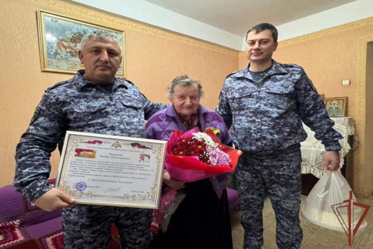 Росгвардейцы в Дагестане навестили жительницу блокадного Ленинграда