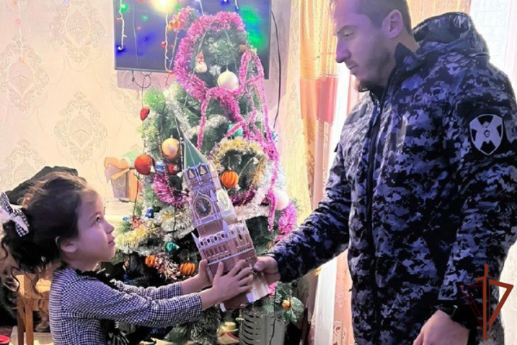 В Республике Ингушетия росгвардейцы продолжают участие в ведомственной акции «Дед Мороз специального назначения»