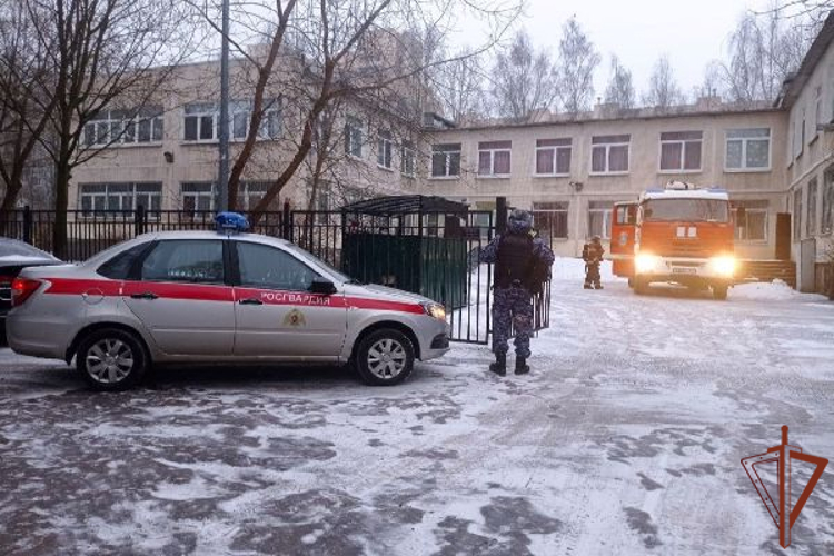 Росгвардейцы приняли участие в эвакуации детей из задымленных помещений детского сада в Санкт-Петербурге