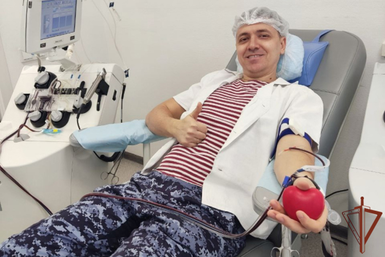 Росгвардейцы пополнили банк донорской крови в Севастополе 