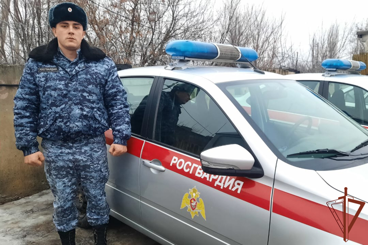 Росгвардеец в Тамбовской области пришел на помощь почувствовавшему недомогание на улице мужчине