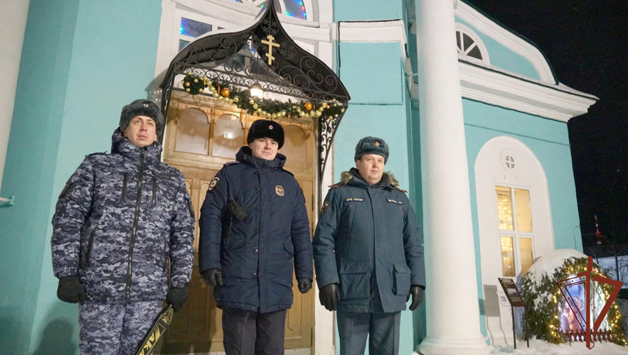 Росгвардейцы обеспечили правопорядок во время празднования Рождества в регионах Приволжья