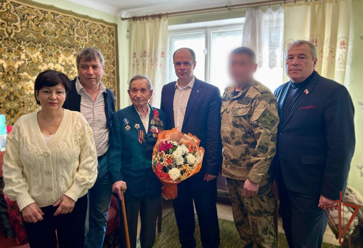 В ЛНР росгвардейцы вручили ветеранам юбилейные медали «80 лет Победы в Великой Отечественной войне 1941-1945 гг.» 