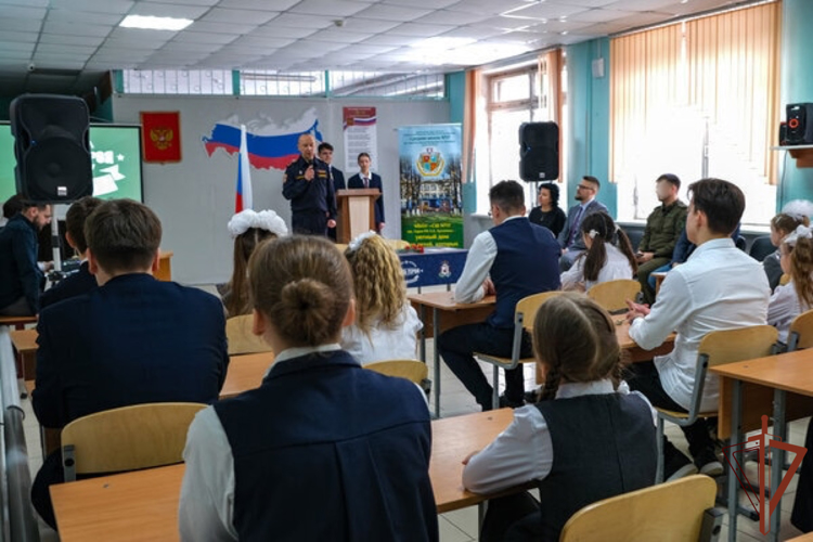 Росгвардейцы приняли участие в открытии «Парты Героя» офицеру СОБР в Смоленске