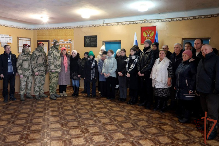В ЛНР росгвардейцы увековечили память героически погибшего участника Афганской войны (видео)