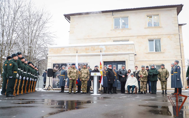 Заместитель директора Росгвардии вручил орден Александра Невского 100-летнему ветерану Великой Отечественной войны (видео)