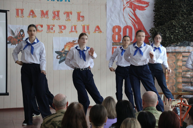 Ко Дню освобождения Луганска от немецко-фашистских оккупантов росгвардейцы провели урок Мужества в лицее-интернате