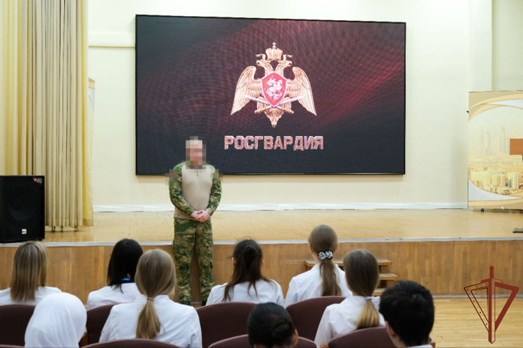 В регионах Центральной России росгвардейцы провели уроки мужества в преддверии Дня защитника Отечества