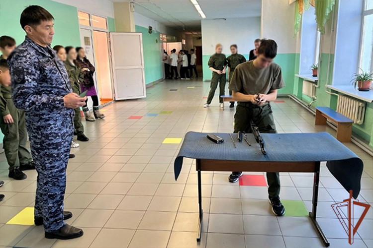 В Восточном округе Росгвардии прошли патриотические мероприятия для детей
