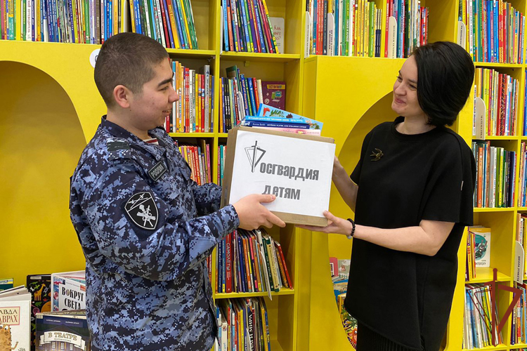 К общероссийской акции «Дарите книги с любовью» присоединились в Уральском округе Росгвардии