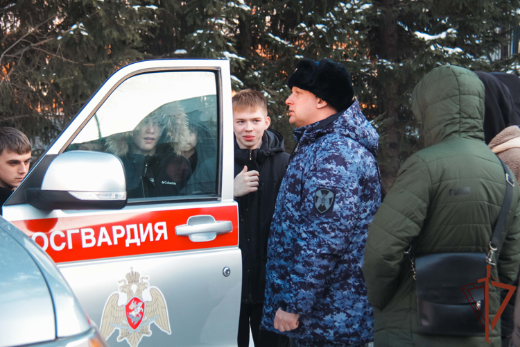 Росгвардейцы в регионах Сибири провели профориентационные мероприятия для молодежи