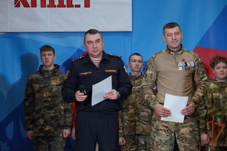 Росгвардия продолжает патриотические встречи с уральской молодежью ко Дню защитника Отечества 