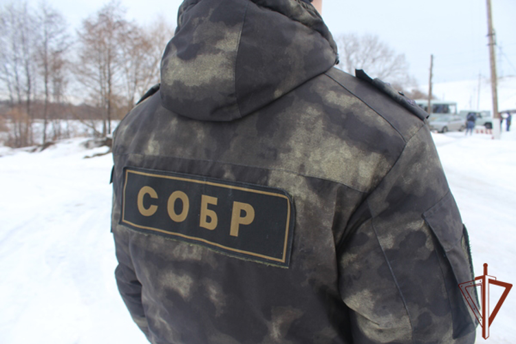 При силовой поддержке СОБР Росгвардии в Саратовской области задержаны подозреваемые в распространении наркотиков