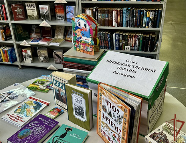 В Карелии представители Росгвардии приняли участие в акции «Дарите книги с любовью»