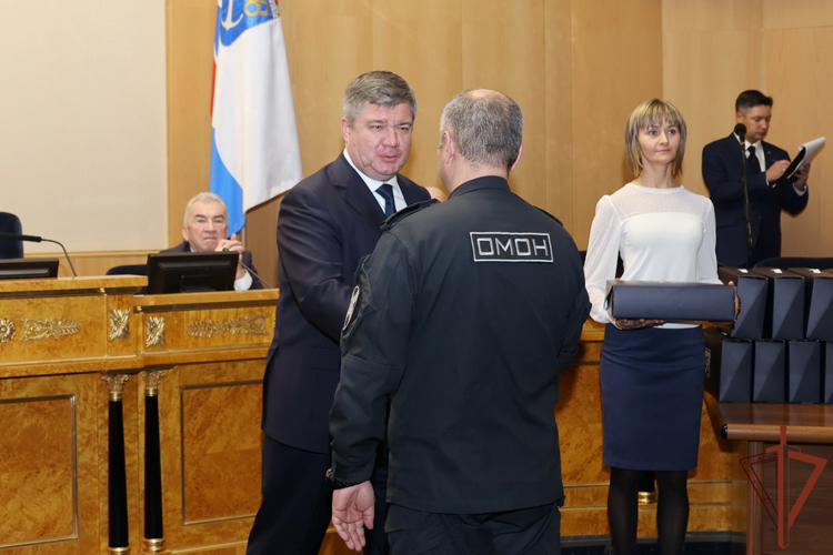 В Ленинградской области наградили отличившихся в ходе несения службы росгвардейцев