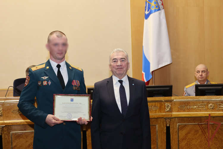 В Ленинградской области наградили отличившихся в ходе несения службы росгвардейцев