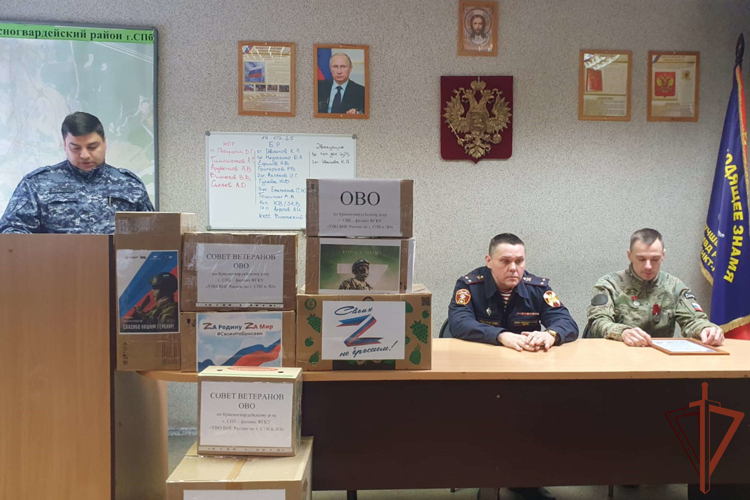 В Санкт-Петербурге росгвардейцы передали гуманитарную помощь в районы СВО