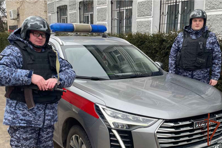 В Тульской области росгвардейцы эвакуировали пострадавших при пожаре в магазине