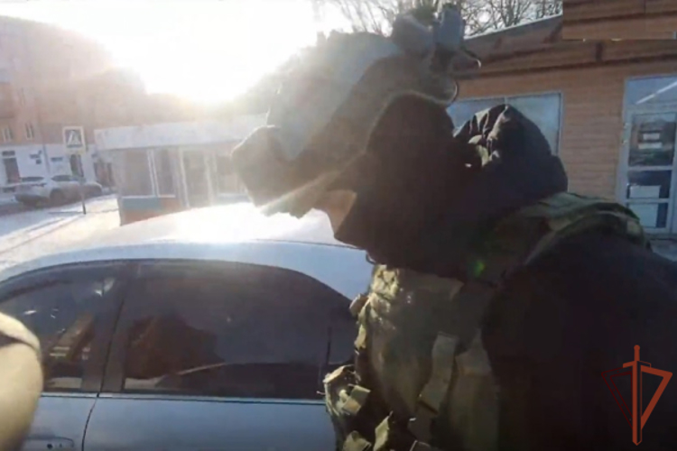 При силовой поддержке СОБР Росгвардии в Вологде задержан подозреваемый в причинении тяжкого вреда здоровью (видео)