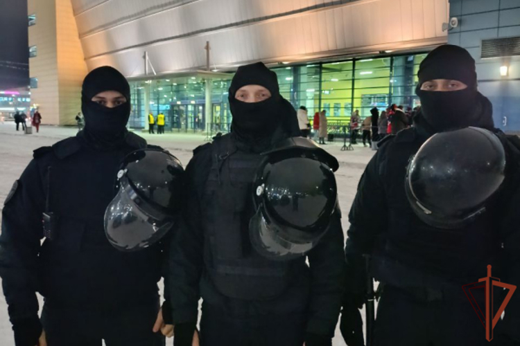 Сотрудники Росгвардии обеспечили безопасность хоккейного матча КХЛ в Вологодской области