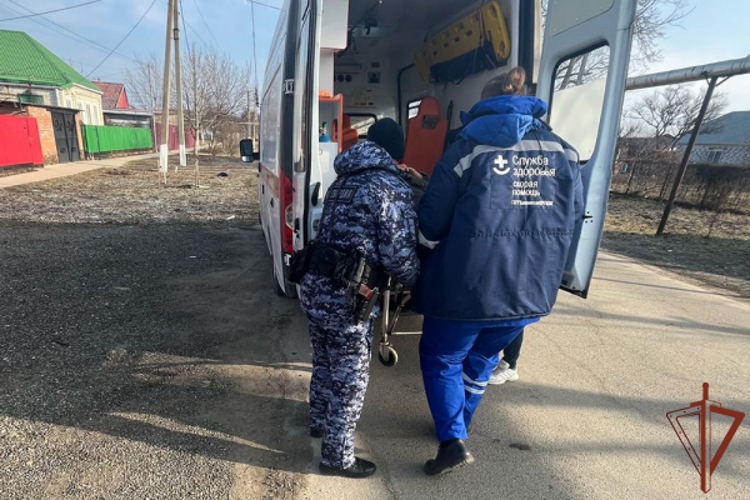 Росгвардейцы на Кубани оказали помощь пенсионеру с переломом ноги